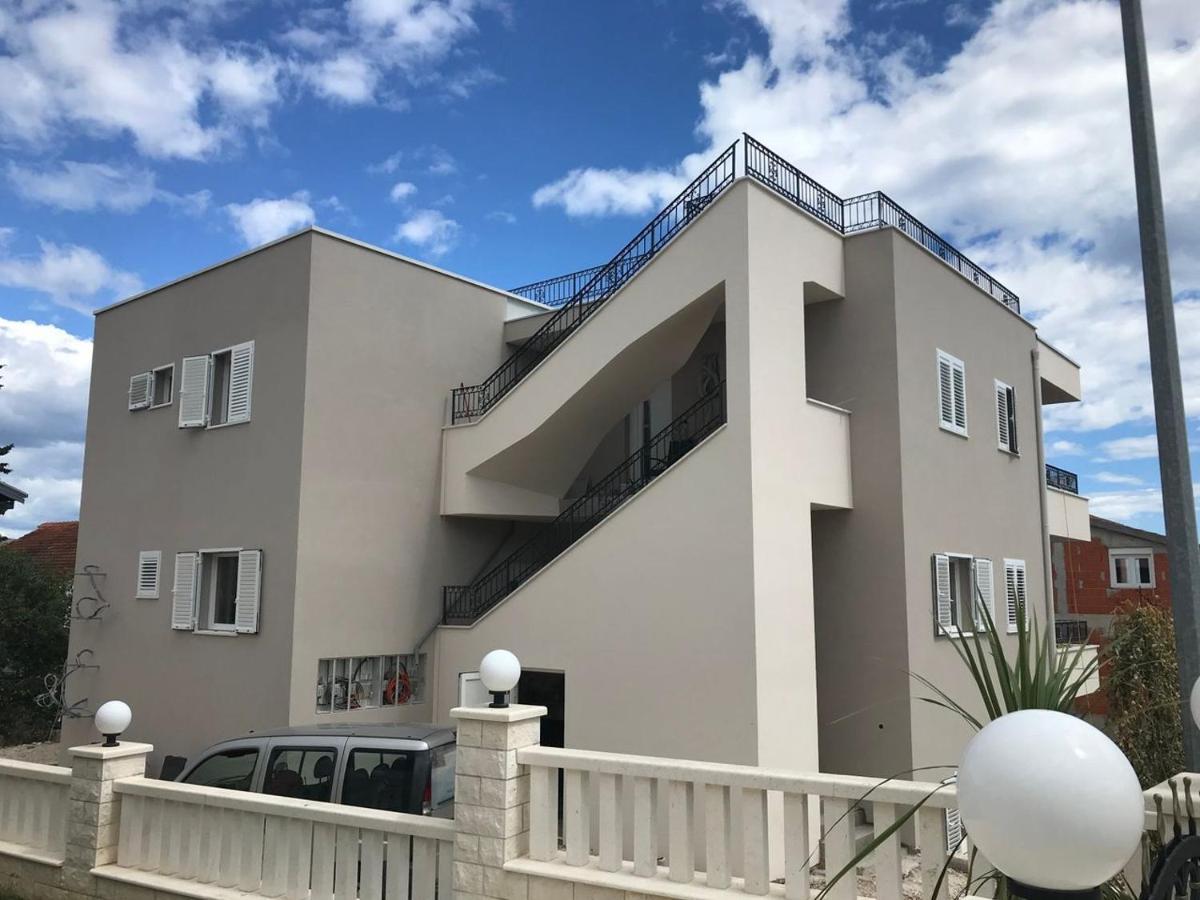 Apartment Lizzi. Traù Esterno foto